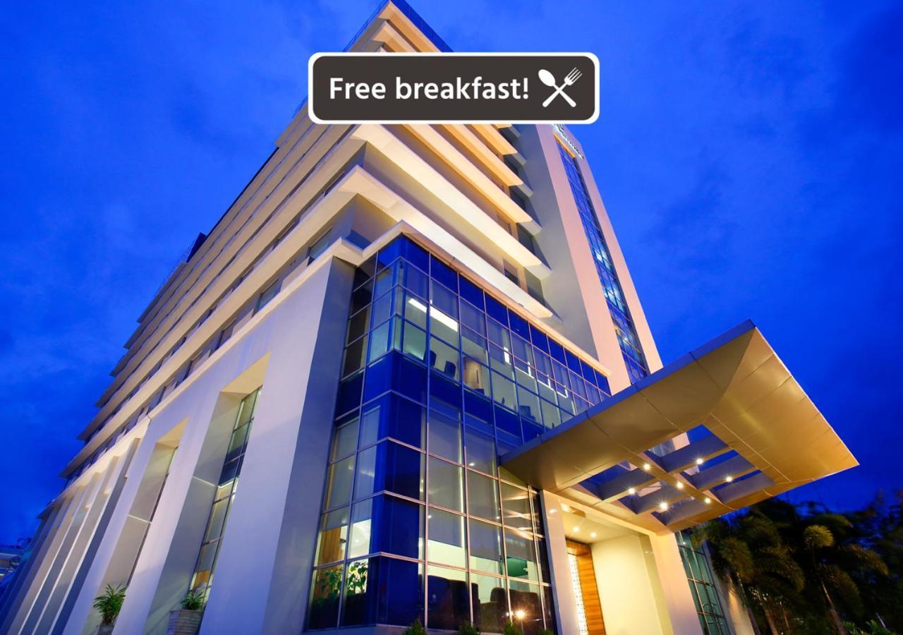 Hotel Santika Макасар Экстерьер фото