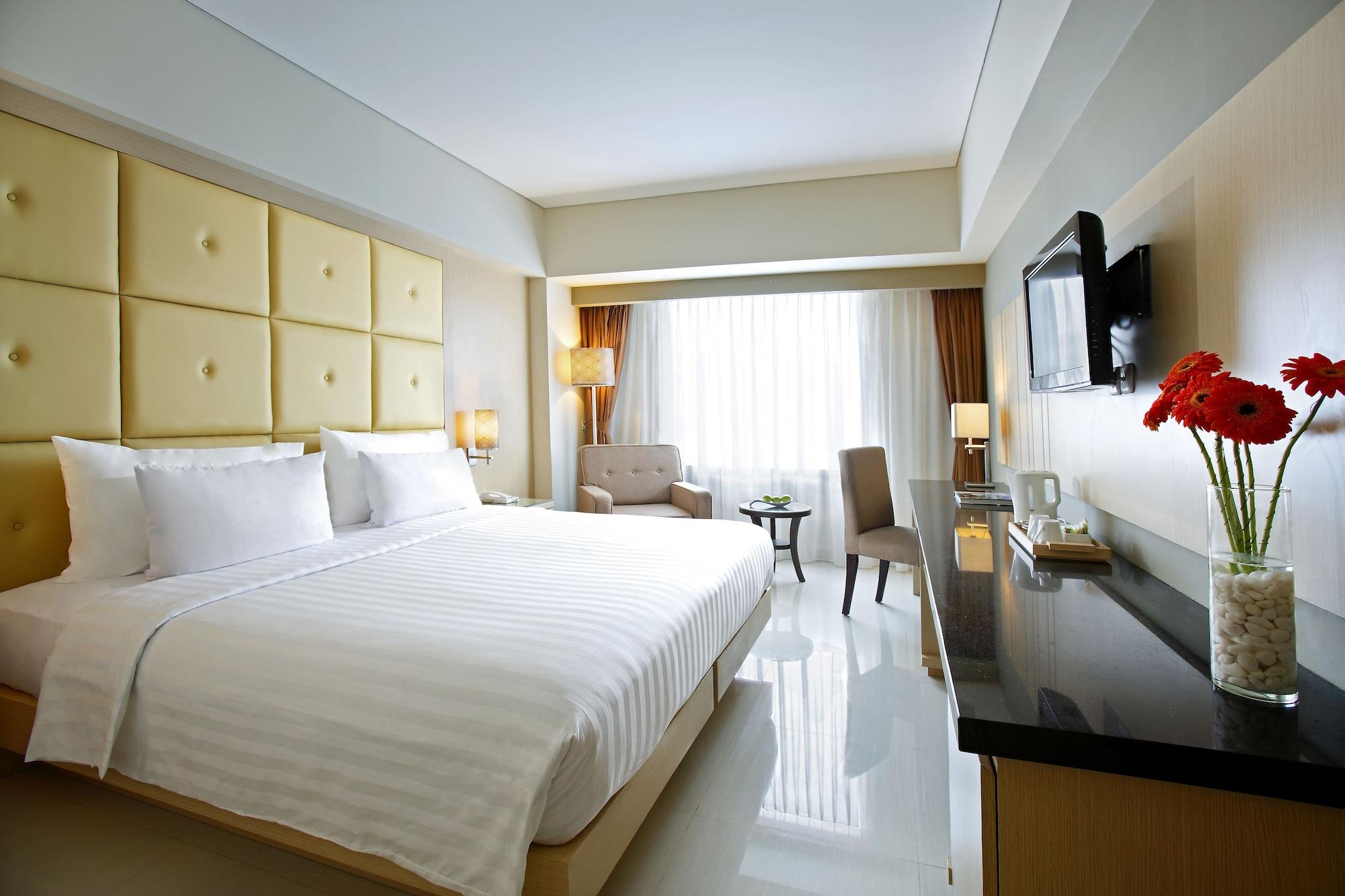 Hotel Santika Макасар Экстерьер фото