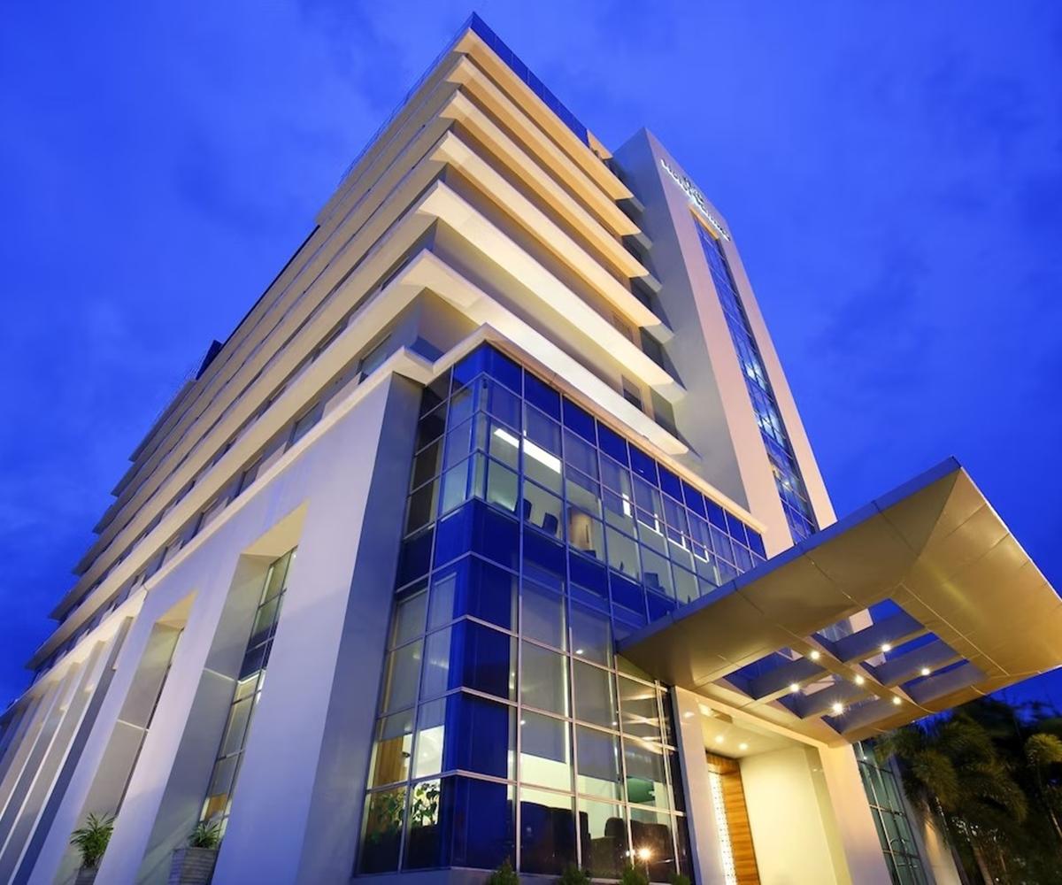 Hotel Santika Макасар Экстерьер фото