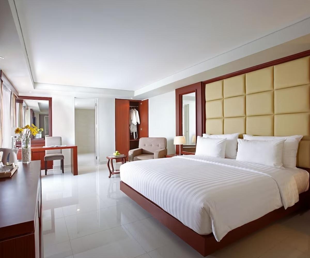 Hotel Santika Макасар Экстерьер фото