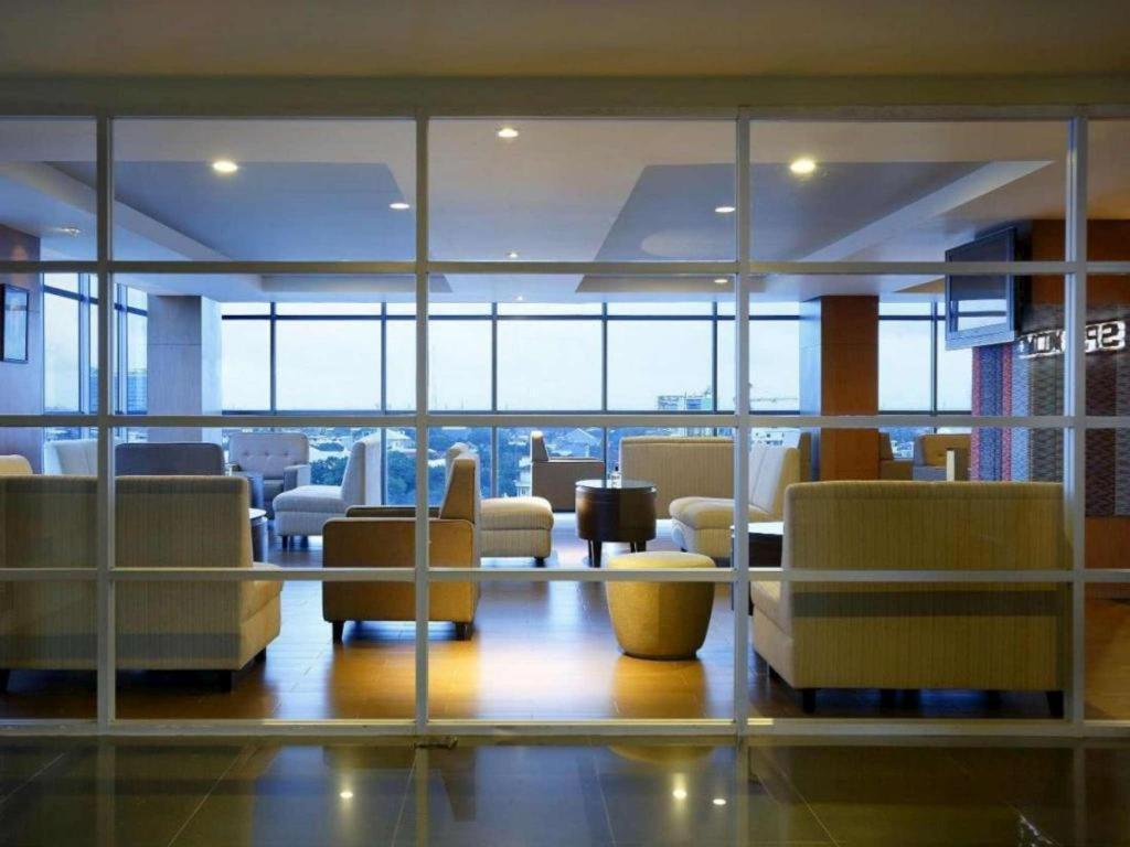 Hotel Santika Макасар Экстерьер фото