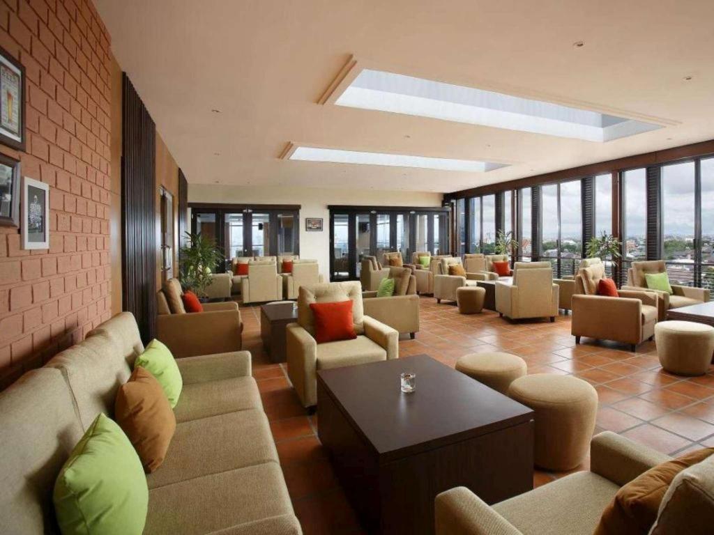 Hotel Santika Макасар Экстерьер фото
