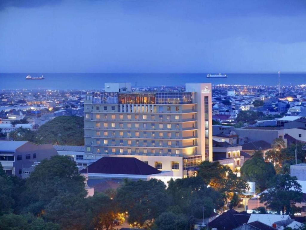 Hotel Santika Макасар Экстерьер фото