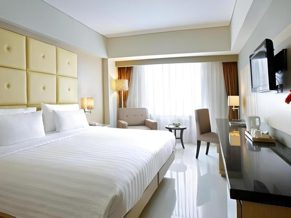 Hotel Santika Макасар Экстерьер фото
