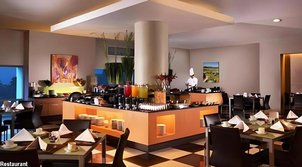 Hotel Santika Макасар Экстерьер фото