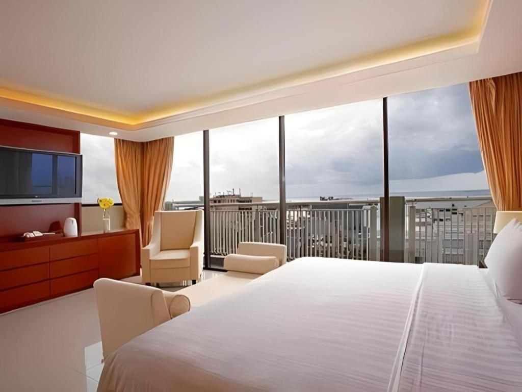 Hotel Santika Макасар Экстерьер фото
