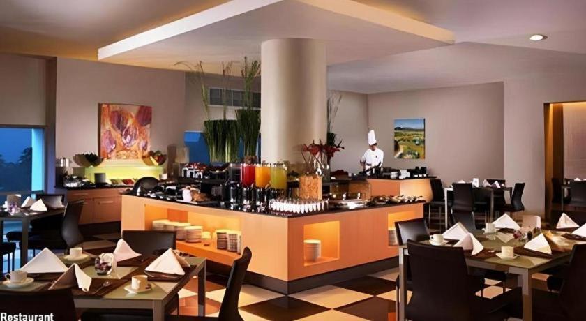 Hotel Santika Макасар Экстерьер фото